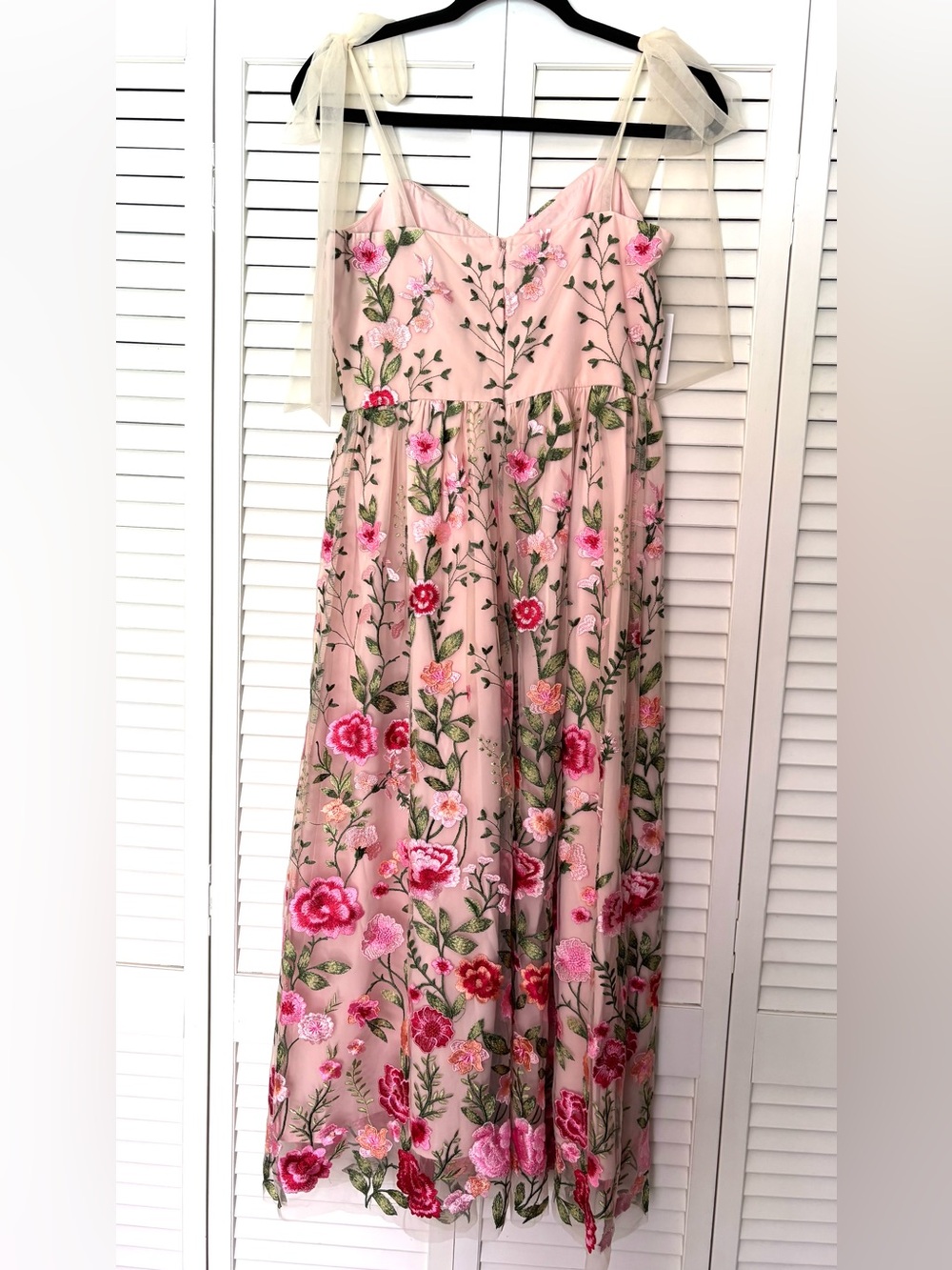 NWT Petal & Pup Mirabel Floral Embroidered Midi Dress Size Small - Picture 9 of 10